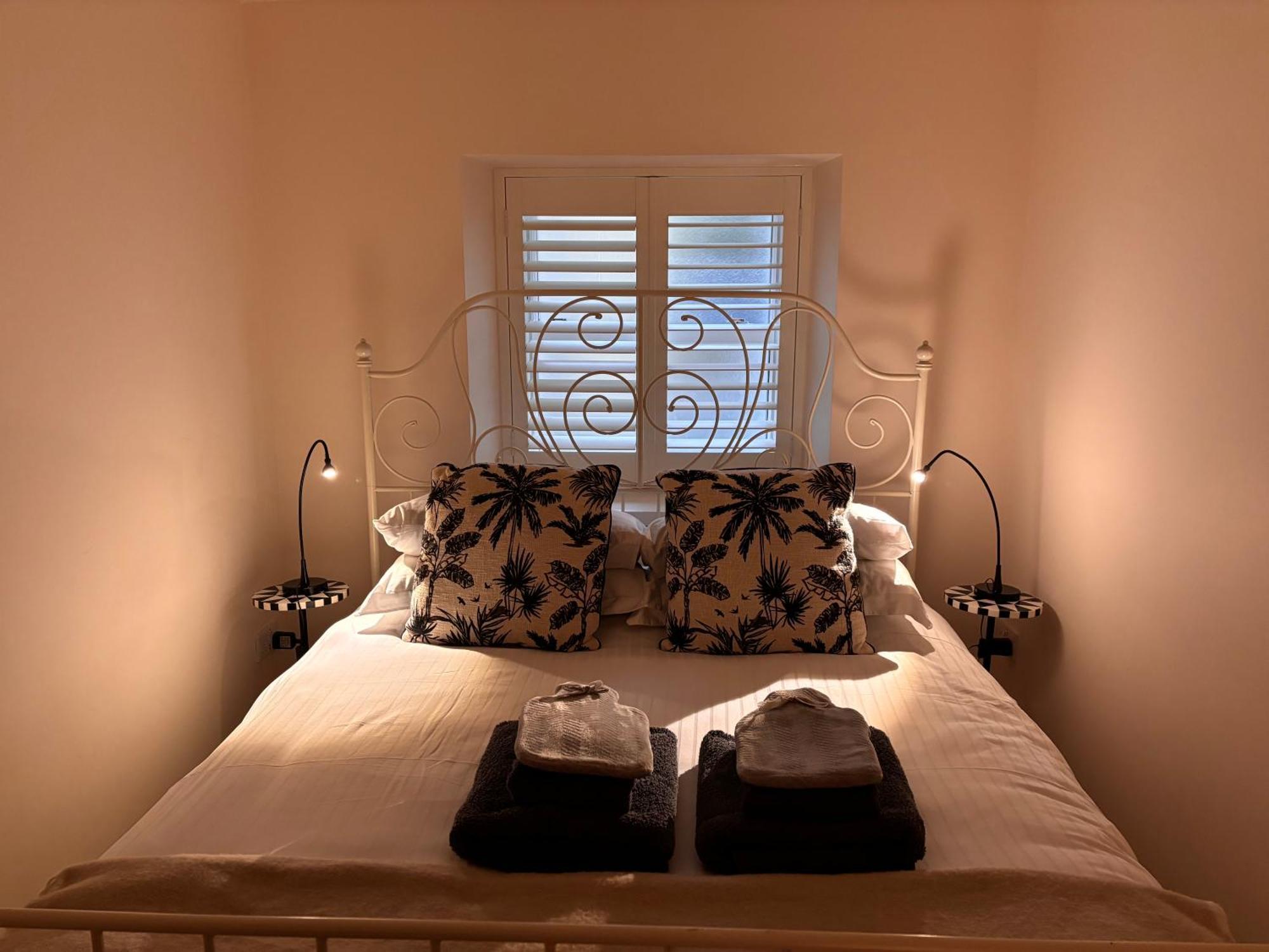 Luxurious 2 Bedroom Apartment With Sea View In Monkstown بلاكروك المظهر الخارجي الصورة