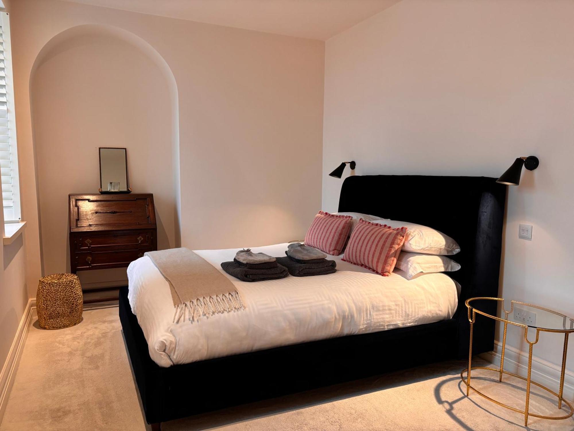 Luxurious 2 Bedroom Apartment With Sea View In Monkstown بلاكروك المظهر الخارجي الصورة