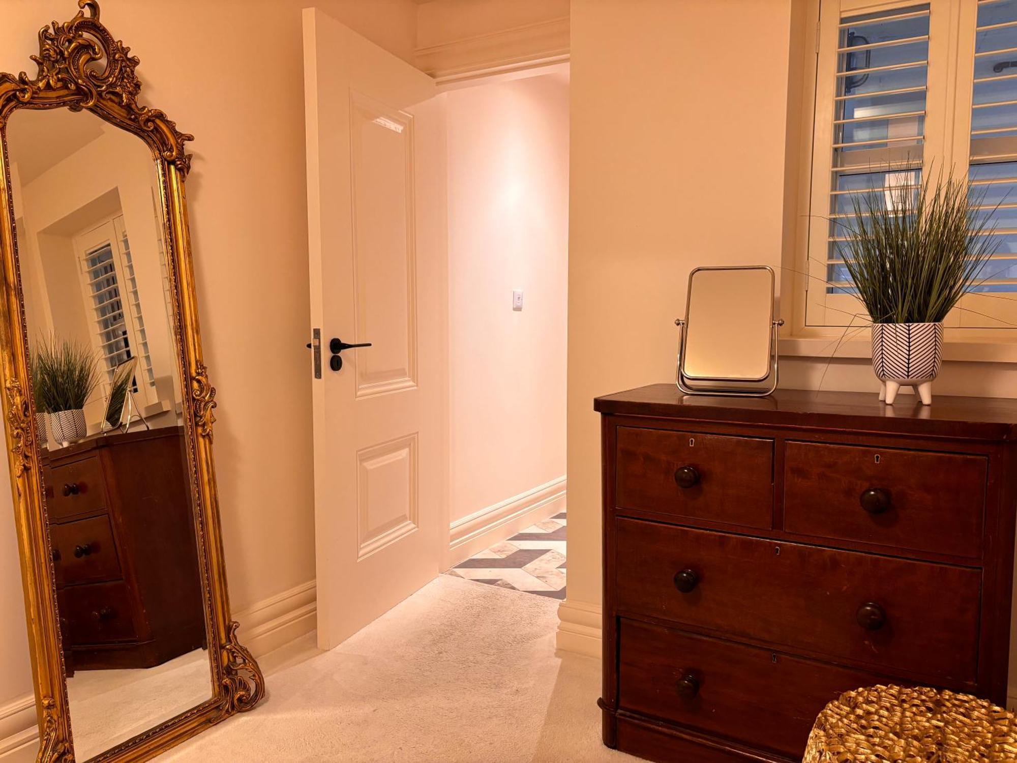 Luxurious 2 Bedroom Apartment With Sea View In Monkstown بلاكروك المظهر الخارجي الصورة
