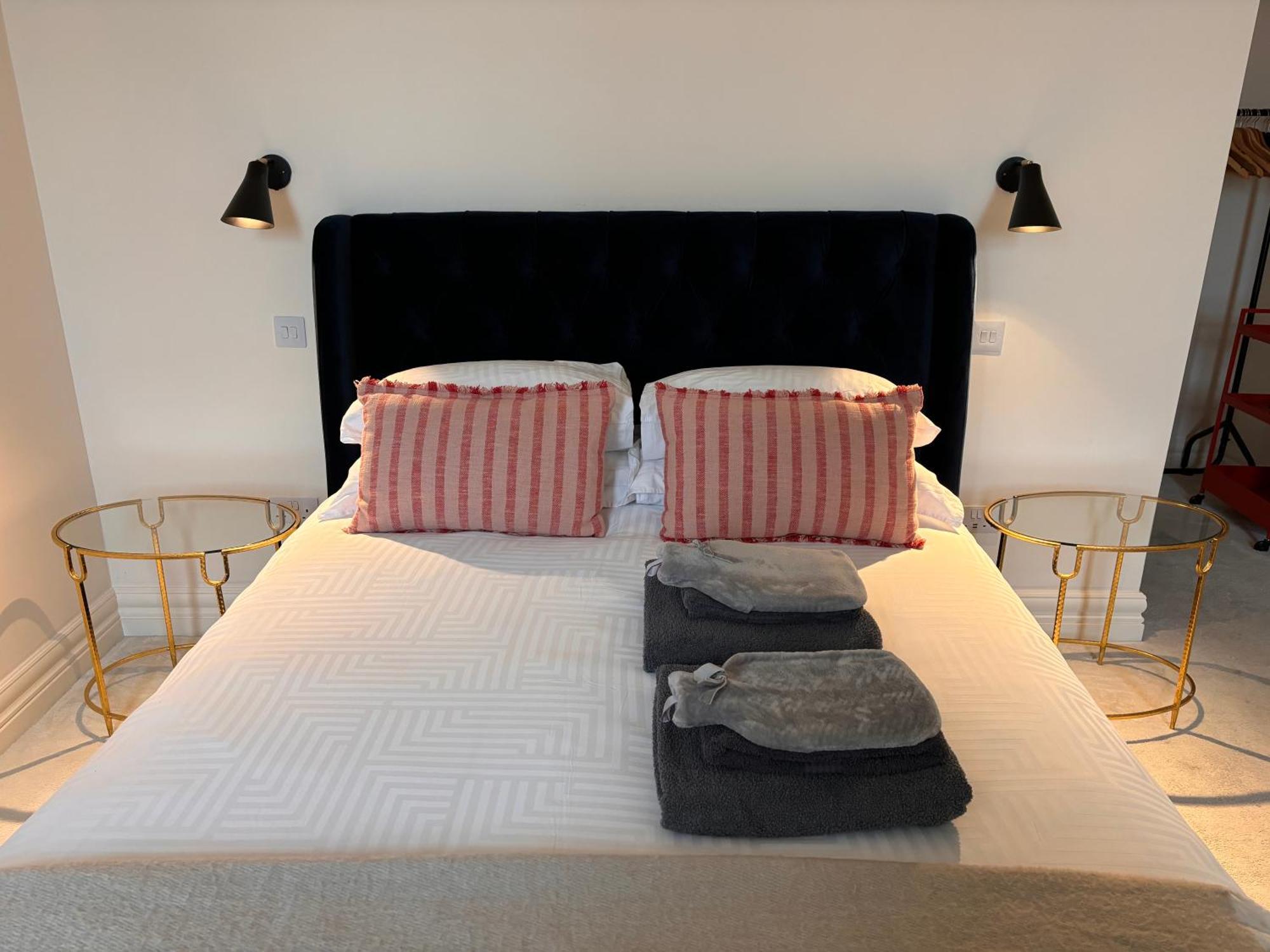 Luxurious 2 Bedroom Apartment With Sea View In Monkstown بلاكروك المظهر الخارجي الصورة