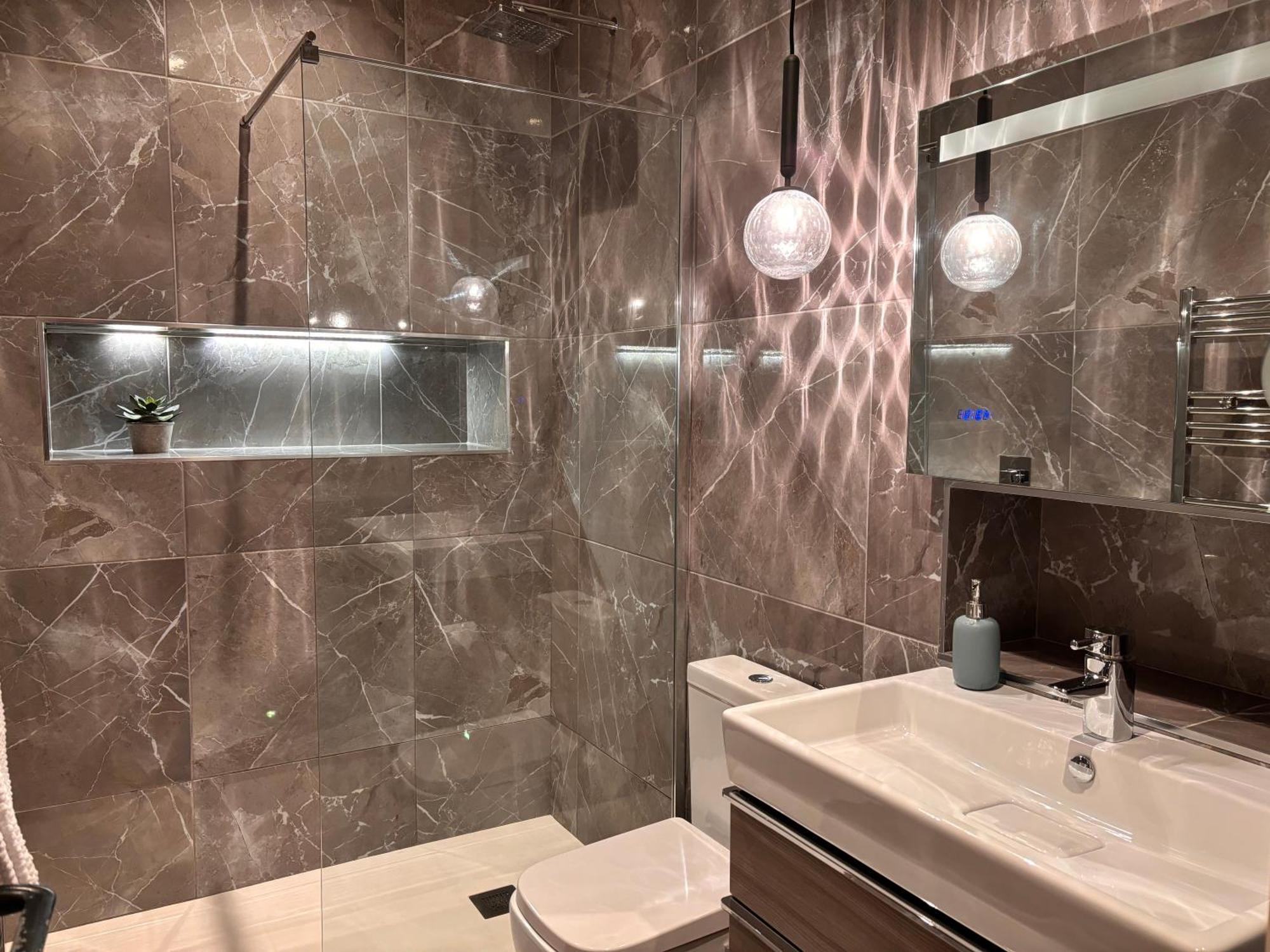 Luxurious 2 Bedroom Apartment With Sea View In Monkstown بلاكروك المظهر الخارجي الصورة